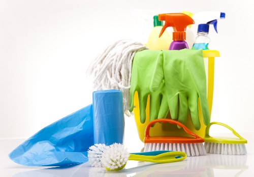 Deep cleaning tasks for a tidy Uxbridge kitchen and bathroom